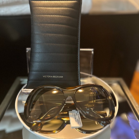 VICTORIA BECKHAM | Striped Khaki Geometric Square Acetate Sunglasses - Picture 6 of 13